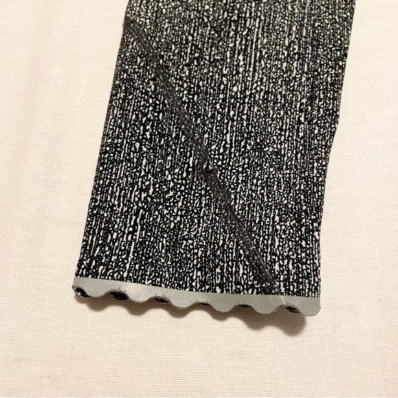 Lululemon Tight Stuff Tight II Salt Alpine White Black Size 4 Leggings - Picture 16 of 16